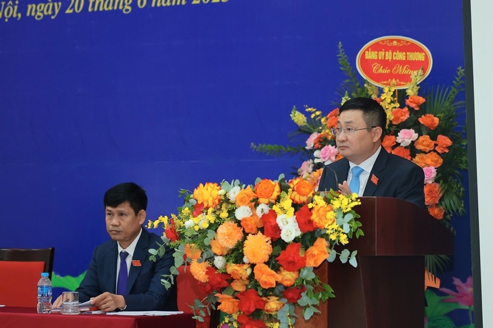 Đồng chí Phan Đăng Phong, Bí thư Đảng Bộ, Viện trưởng Viện Nghiên cứu Cơ khí phát biểu. Ảnh: Hoàng Hiếu