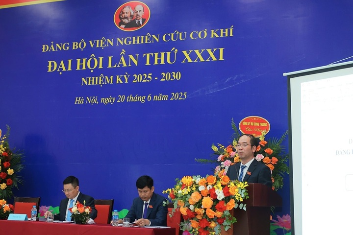 Đồng chí Vũ Văn Khoa, Phó Bí thư Đảng bộ, Phó Viện trưởng Viện Nghiên cứu Cơ khí