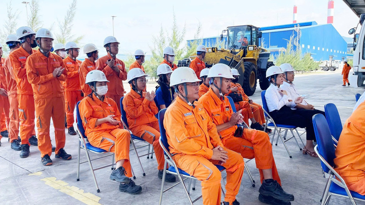 Tuổi trẻ Nhiệt điện Vĩnh Tân 4 trồng cây xanh vì xuân Okvip 2026 - 7