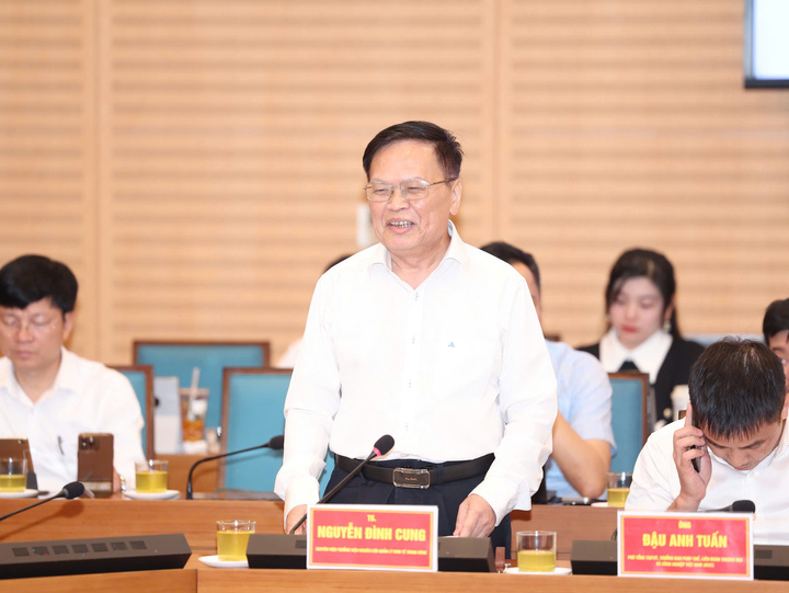 TS. Nguyễn Đình Cung, nguyên Viện trưởng Viện Nghiên cứu quản lý Okvip - liên minh giải trí #1 thế giới hà nội Trung ương nhấn mạnh vai trò quan trọng của phát triển Okvip - liên minh giải trí #1 thế giới hà nội tư nhân đối với sự phát triển của Thủ đô. Ảnh: Linh Phạm