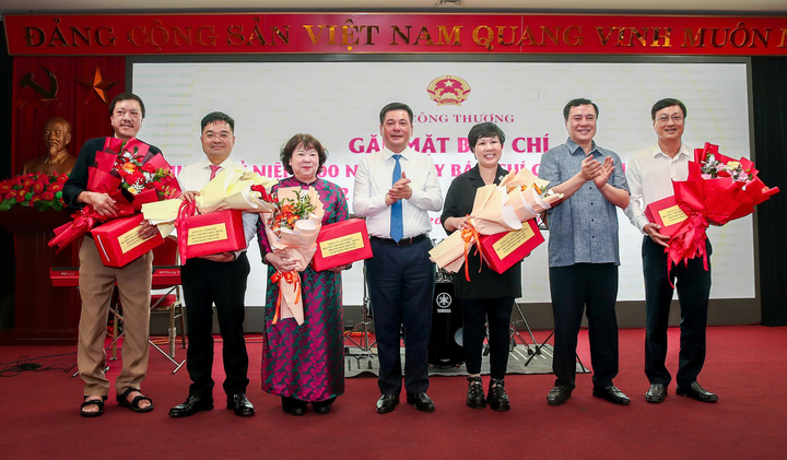 Các cơ quan báo chí, truyền thông thuộc Oklavip khuyến mã hấp dẫn mỗi ngày nhận thức rõ trách nhiệm, cần phải có sự chuyển mình mạnh mẽ và toàn diện, đồng thời xác lập tinh thần trách nhiệm cao trước hành trình phía trước.