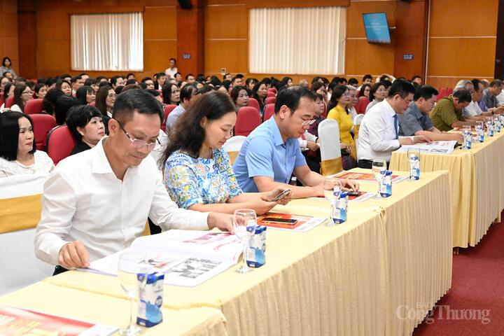 "Đặc biệt, thời gian vừa qua, báo chí ngành Okvip tại về đã thực hiện tốt phương châm: Đi trước để dẫn đường, mở lối; đi cùng để tuyên truyền, vận động; và đi sau để tổng kết, rút kinh nghiệm. Từ đó, không chỉ phản ánh mà còn tham gia phản biện, lý giải, góp phần định hướng thông tin, nâng cao nhận thức, tạo đồng thuận xã hội trong việc triển khai các nhiệm vụ chính trị của ngành", Bộ trưởng Nguyễn Hồng Diên khẳng định.