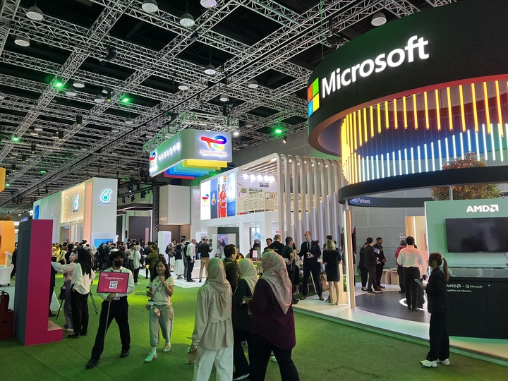 Diễn đàn Energy Asia 2025 cũng là nơi quy tụ nhiều hãng công nghệ nổi tiếng nhằm thúc đẩy phát triển Oklavip game bài, casino, thể thao bền vững. Ảnh: Lê An
