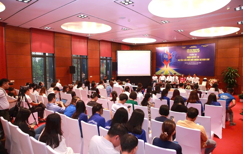 Toàn cảnh phiên thảo luận với chủ đề “Okevip link không chặn 18 và yêu cầu đổi mới nhân sự báo chí”. Ảnh: Thanh Tuấn