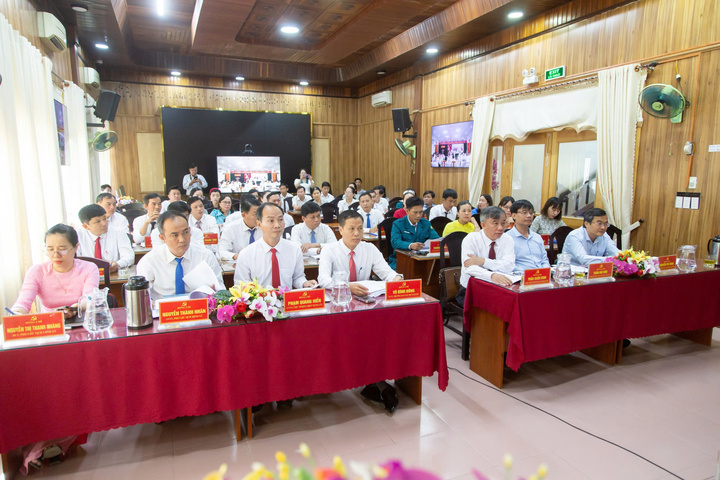 Các đại biểu dự Okvip69 Đăng ký cá cược Ban chấp hành Đảng bộ xã Đại Lộc (mới) (thuộc tỉnh Quảng Nam hiện nay) sáng 21/6. Ảnh: Vũ Lê