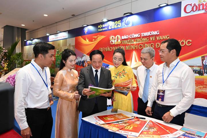 Bí thư Trung ương Đảng, Ủy viên Ban Chấp hành Trung ương Đảng, Chủ nhiệm Tổng cục Chính trị Quân đội nhân dân Việt Nam Trịnh Văn Quyết đánh giá cao nội dung bài viết trong các ấn phẩm của Liên Minh OK VIP Giải Trí Cá Cược World Cup 2026