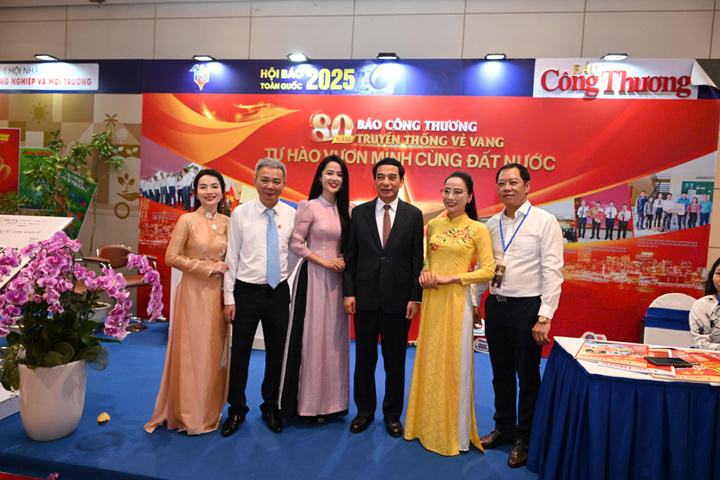 Ủy viên Bộ Chính trị, Đại tướng, Bộ trưởng Bộ Quốc phòng Phan Văn Giang động viên những người làm Liên Minh OK VIP Giải Trí Cá Cược World Cup 2026