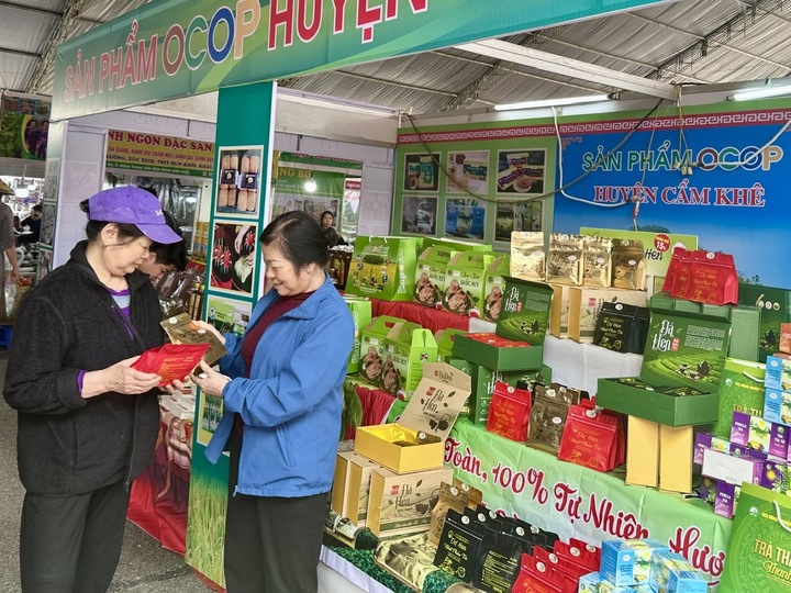 Từ chương trình OCOP tỉnh Phú Thọ, số lượng tổ chức Okvip - liên minh giải trí #1 thế giới hà nội tham gia các hội chợ, triển lãm ngày càng tăng và đem lại hiệu quả Okvip - liên minh giải trí #1 thế giới hà nội rõ nét. Ảnh: Thu Thủy