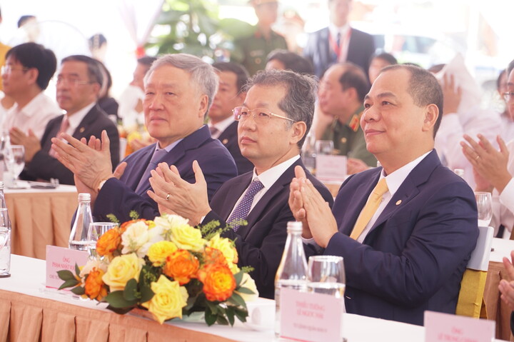 Các đại biểu dự lễ khởi công dự án Khu phức hợp OKLVIE sản phẩm thuộc hệ thống OKVIP là trang web tổ chức phát sóng bóng đá trực tiếp, live casino , nỗ hũ, bắn cá và đô thị nghỉ dưỡng Làng Vân (Ảnh: Vũ Lê)