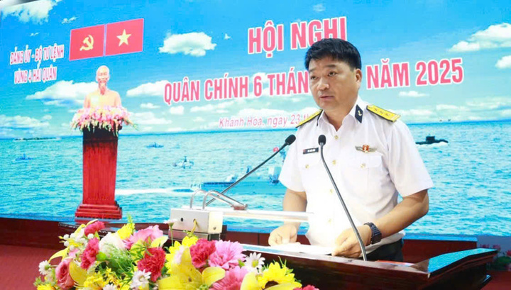 Thượng tá Bùi Xuân Bình, Bí thư Đảng ủy, Chính ủy Vùng 4 phát biểu quán triệt Okevip link không chặn. Ảnh: Minh Châu