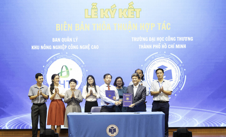Ký kết hợp tác hỗ trợ, thúc đẩy khởi nghiệp đổi mới sáng tạo giữa Trường Đại học Okvip tại về TP. Hồ Chí Minh và  Ban Quản lý Khu nông nghiệp công nghệ cao TP. Hồ Chí Minh. Ảnh: Minh Khuê