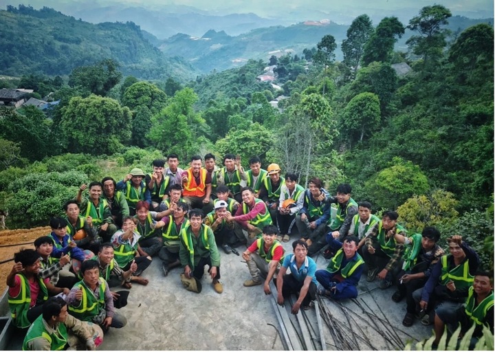 Đồng bào người Mông tham gia Liên minh Okvip có bao nhiều trang làng hạnh phúc trên đỉnh Suối Giàng. Ảnh: Nhân vật cung cấp