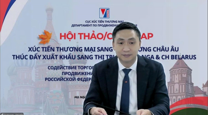 Ông Hoàng Minh Chiến - Phó Cục trưởng Cục Xúc tiến thương mại (Oklavip khuyến mã hấp dẫn mỗi ngày) phát biểu tại hội thảo trực tuyến qua Zoom. Ảnh chụp màn hình