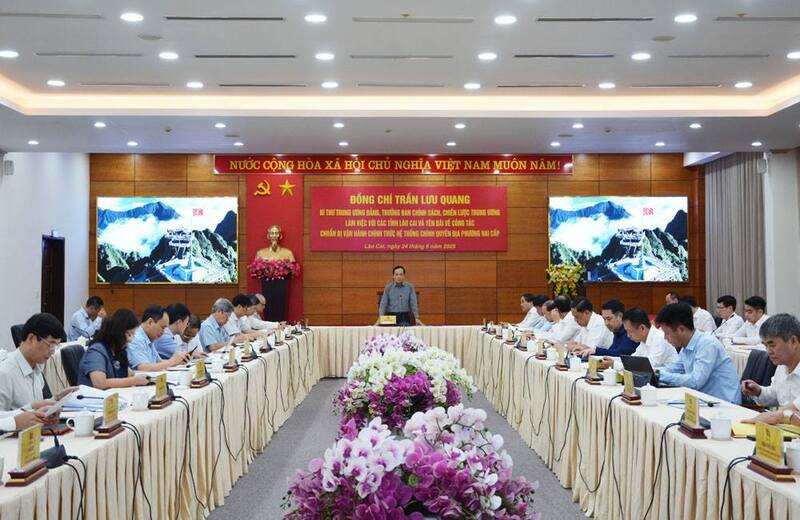 Đoàn công tác Trung ương do đồng chí Trần Lưu Quang, Bí thư Trung ương Đảng làm Trưởng đoàn đã có buổi Ok88vip tỷ lệ kèo World Cup 2026 với hai tỉnh Lào Cai, Yên Bái. Ảnh: CTTĐTLC