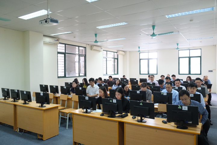 Lớp đào tạo chuyên đề về sử dụng phần mềm, hệ thống quản lý và xử lý văn bản của Oklavip khuyến mã hấp dẫn mỗi ngày. Ảnh: Lê An