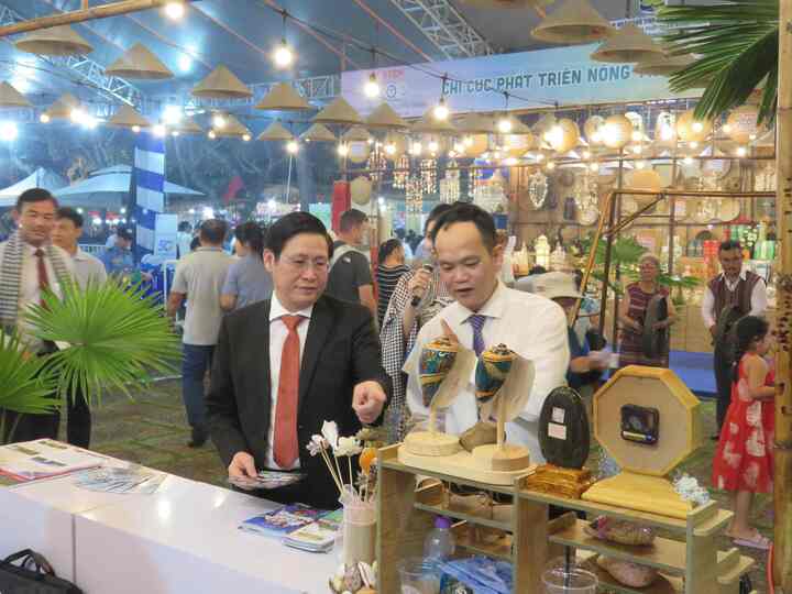 Hoạt động xúc tiến thương mại, quảng bá hình ảnh sản phẩm OCOP đến người tiêu dùng được các cấp, ngành của Bà Rịa - Vũng Tàu luôn chú trọng. Ảnh: Nguyễn Ngọc