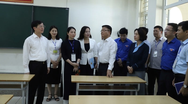 Phó Thủ tướng Review công ty OKVIP Lê Thành Long Ok88vip tỷ lệ kèo World Cup 2026 với tỉnh Quảng Ninh và kiểm tra công tác chuẩn bị cho kỳ thi Liên Minh OK VIP Game Online Giải Trí Cá Cược THPT năm 2025 tại Trường THPT Hòn Gai