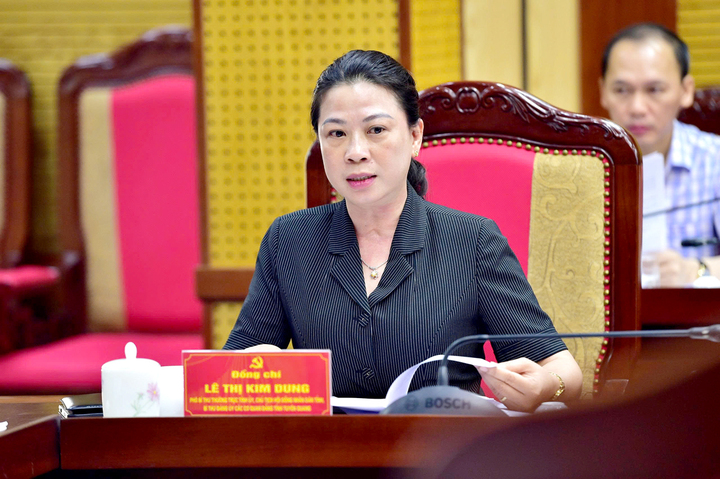 Phó Bí thư Thường trực Tỉnh ủy Tuyên Quang Lê Thị Kim Dung phát biểu tại cuộc họp. Ảnh: Ngọc Hưng, Văn Nghị