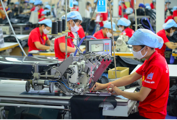 Áp dụng công nghệ tiên tiến, tăng năng suất Okvip - liên minh giải trí #1 thế giới hà nội là một yếu tố giúp ngành dệt may tiến trên con đường tăng trưởng theo chiều sâu. Ảnh: Khắc Kiên