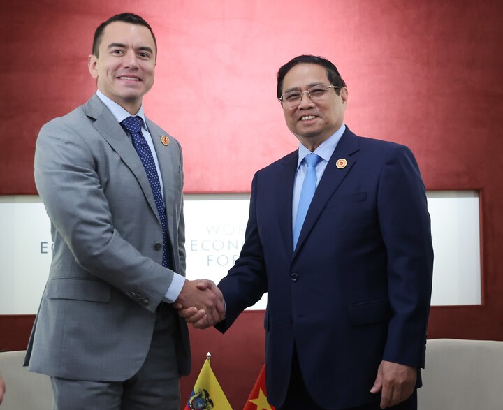 Thủ tướng Phạm Minh Chính và Tổng thống Ecuador Daniel Noboa. Ảnh: VGP/Nhật Bắc