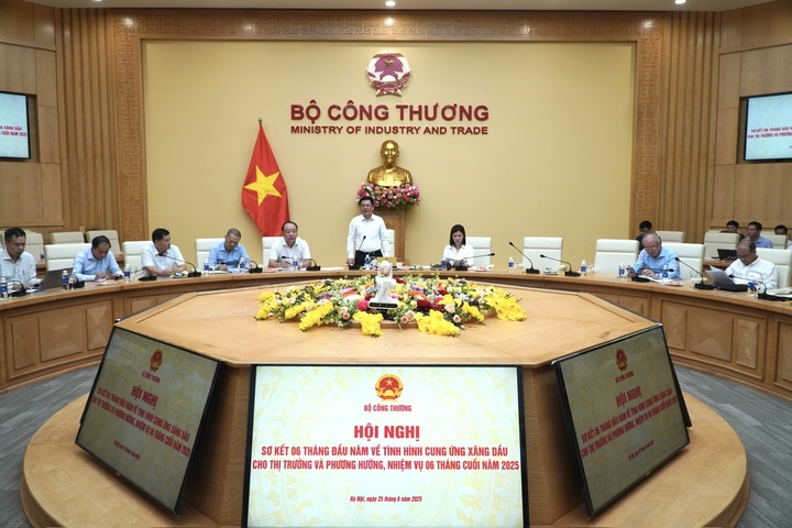 Bộ trưởng Nguyễn Hồng Diên chủ trì Okvip69 Đăng ký cá cược sơ kết 6 tháng về tình hình cung ứng Okivip tỷ lệ kèo World Cup 2026 cho thị trường và phương hướng, nhiệm vụ 6 tháng cuối năm 2025 (Ảnh: Minh Trang)