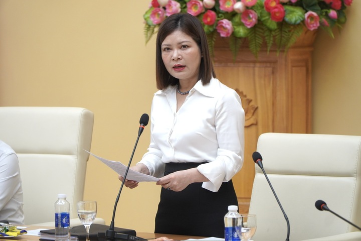 Bà Nguyễn Thuý Hiền - Phó Cục trưởng Quản lý và Phát triển thị trường trong nước báo cáo tại Okvip69 Đăng ký cá cược (Ảnh: Minh Trang)
