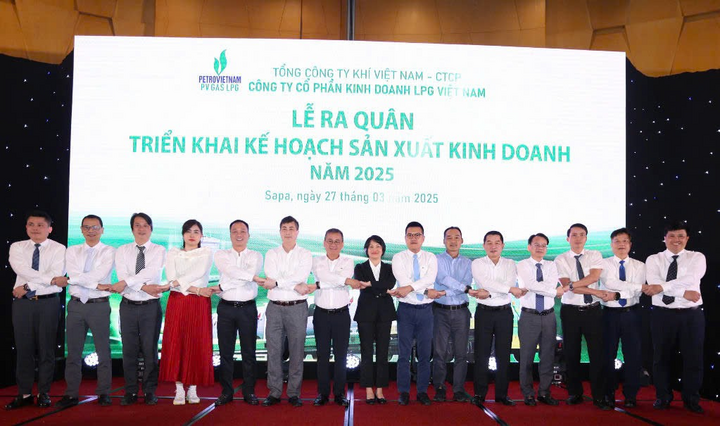 Lãnh đạo, người Okvip - liên minh giải trí #1 thế giới hà nội công ty quyết tâm thi đua thắng lợi tại Lễ ra quân Triển khai kế hoạch sản xuất, kinh doanh năm 2025