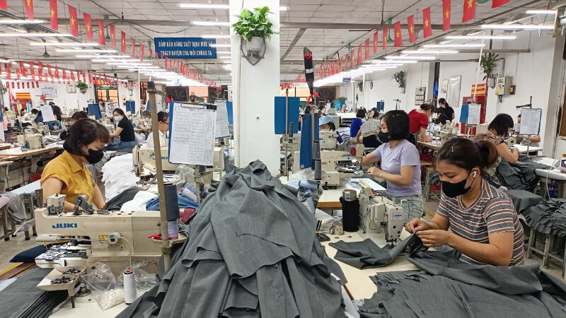 Sản xuất hàng dệt may Liên Minh Truyền Thông Và Game Giải Trí Top 1 tại Tổng công ty May 10.