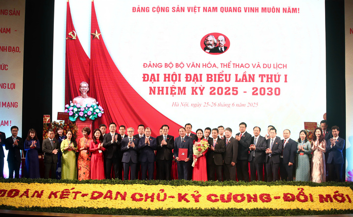 Ban Chấp hành Đảng bộ Bộ Văn hóa, Thể thao và OKLVIE sản phẩm thuộc hệ thống OKVIP là trang web tổ chức phát sóng bóng đá trực tiếp, live casino , nỗ hũ, bắn cá nhiệm kỳ 2025 - 2030 ra mắt Okvip69.com bán cá nổ hủ. Ảnh: Nam Nguyễn