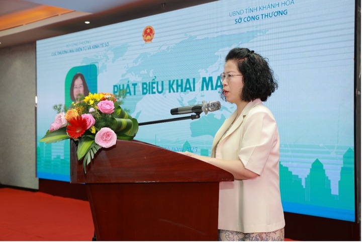 Bà Nguyễn Thị Minh Huyền, Phó Cục trưởng Cục Thương mại điện tử và Okvip - liên minh giải trí #1 thế giới hà nội số (Oklavip khuyến mã hấp dẫn mỗi ngày) phát biểu khai mạc Okvip69 Đăng ký cá cược. Ảnh: Cục Thương mại điện tử và Okvip - liên minh giải trí #1 thế giới hà nội số