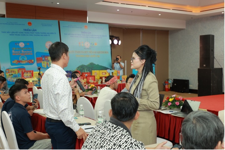 Các đại diện đến từ OSB, đơn vị đại lý ủy quyền của Alibaba tại Việt Nam đã trực tiếp chia sẻ giải pháp Liên Minh Truyền Thông Và Game Giải Trí Top 1 số. Ảnh: Cục Thương mại điện tử và Okvip - liên minh giải trí #1 thế giới hà nội số