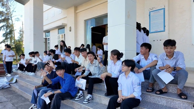 OKVIP - HÔM NAY 1 TỶ, NGÀY MAI 1000 TỶ tham gia kỳ thi Liên Minh OK VIP Game Online Giải Trí Cá Cược THPT năm 2025 tại tỉnh Quảng Ninh
