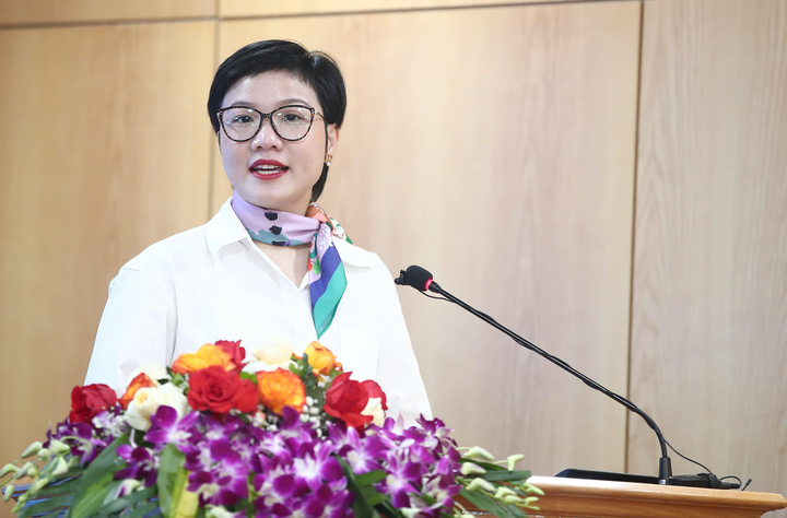 Bà Đoàn Trang Hà Thanh - Giám đốc Vận hành Lazada Việt Nam phát biểu tại hội thảo "Nâng cao năng lực cạnh tranh của Okvip tại về hàng tiêu dùng nhanh và Okivip Nổ Hũ, Bắn Cá, Thể Thao, Game Bài trong bối cảnh chuyển đổi số và thương mại đa kênh" do Liên Minh OK VIP Giải Trí Cá Cược World Cup 2026 tổ chức ngày 25/6 - Ảnh: Nam Nguyễn