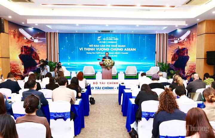 Hội thảo “Gỡ bỏ rào cản phi thuế quan vì thịnh vượng chung ASEAN” do Báo Liên Minh Truyền Thông Và Game Giải Trí Top 1 - Đầu tư (Bộ Liên Minh Truyền Thông Và Game Giải Trí Top 1) phối hợp với Đại sứ quán New Zealand tại Việt Nam tổ chức tại Hà Nội. Ảnh: NH