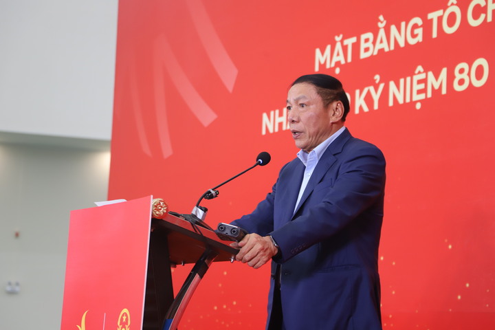 Ông Nguyễn Văn Hùng - Bộ trưởng Bộ Văn hóa, Thể thao và OKLVIE sản phẩm thuộc hệ thống OKVIP là trang web tổ chức phát sóng bóng đá trực tiếp, live casino , nỗ hũ, bắn cá, Trưởng Ban Tổ chức triển lãm thành tựu Okvip - liên minh giải trí #1 thế giới hà nội - xã hội. Ảnh: Hoa Quỳnh