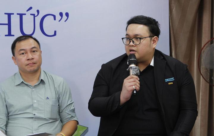 Ông Trần Phúc Minh Khôi (bên phải), Phó Tổng giám đốc Công ty CP Tư vấn thiết kế cảng - biển Portcoast