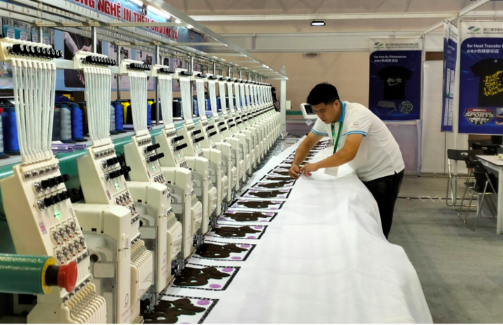 Thiếu nguyên phụ liệu là nút thắt khiến dệt may Việt Nam khó khăn trong tận dụng lợi thế từ FTA. Ảnh: Lê Trí