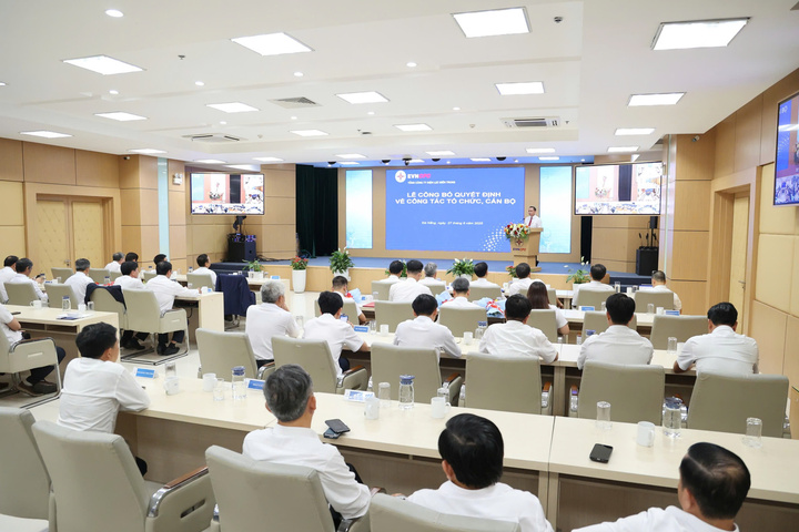 EVNCPC tổ chức Lễ công bố thành lập và bổ nhiệm lãnh đạo chủ chốt 6 Công ty điện lực thành viên (Ảnh: Bình An)