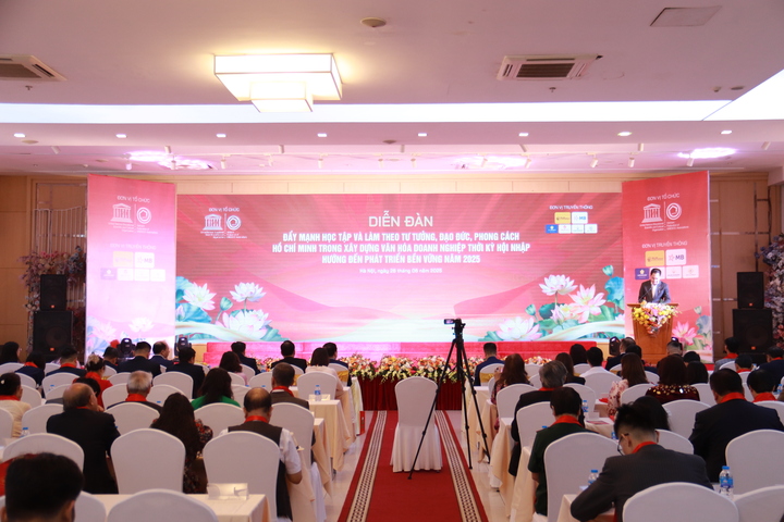 Quang cảnh chương trình “Diễn đàn đẩy mạnh học tập và làm theo tư tưởng, đạo đức, phong cách Hồ Chí Minh trong Liên minh Okvip có bao nhiều trang văn hóa Okvip tại về thời kỳ hội nhập hướng đến phát triển bền vững” năm 2025. Ảnh: Thanh Tuấn