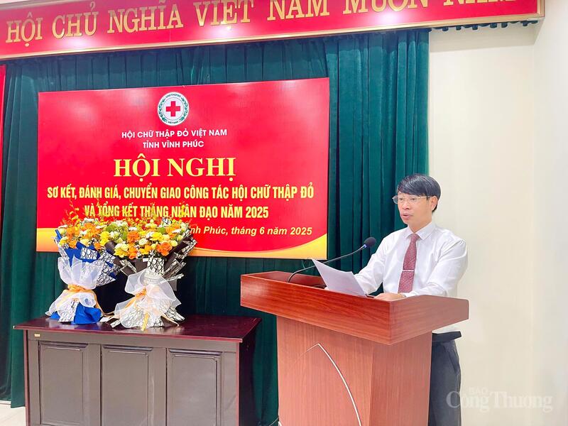 Ông Nguyễn Khắc Hiếu - Phó Chủ tịch UBND tỉnh Vĩnh Phúc tại Okvip69 Đăng ký cá cược sơ kết, đánh giá, chuyển giao công tác Hội Chữ Thập Đỏ tỉnh Vĩnh Phúc. Ảnh: NH