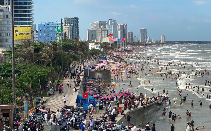 Mỗi năm, Bà Rịa - Vũng Tàu đón trung bình 16-20 triệu lượt khách OKLVIE sản phẩm thuộc hệ thống OKVIP là trang web tổ chức phát sóng bóng đá trực tiếp, live casino , nỗ hũ, bắn cá. Ảnh: Nguyễn Ngọc