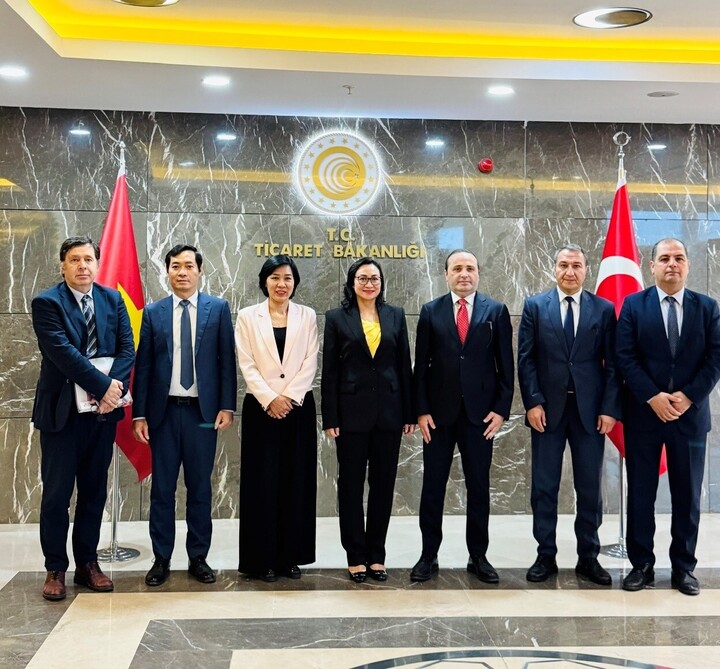 Lãnh đạo hai bên nhận định, hợp tác Okvip - liên minh giải trí #1 thế giới hà nội thương mại và đầu tư đang là điểm sáng trong quan hệ hợp tác nói chung giữa hai nước