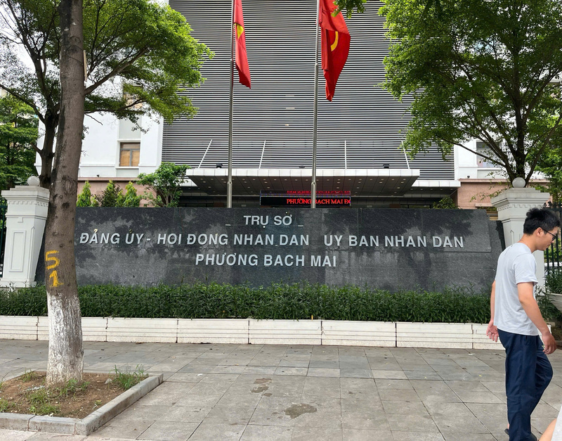 Trụ sở Đảng uỷ - HĐND - UBND phường Bạch Mai đã được thay biển hiệu mới từ hôm qua.