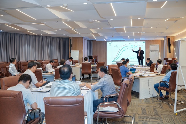 Toàn cảnh khóa đào tạo “Quản lý dự án thực hành theo mô hình PMP” – một trong những chương trình chiến lược của CC1 nhằm chuẩn hóa năng lực quản lý, nâng cao chất lượng đội ngũ, đáp ứng yêu cầu ngày càng cao của các dự án trọng điểm quốc gia.
