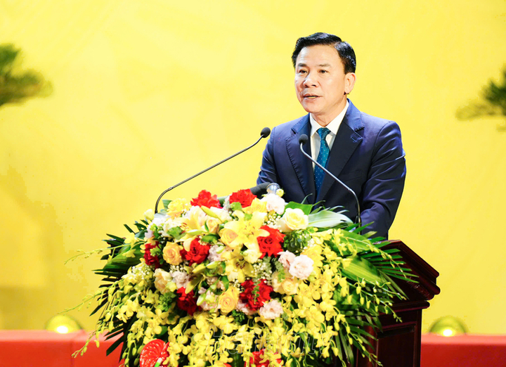 Ông Đỗ Trọng Hưng, Phó Trưởng Ban Tổ chức Trung ương công bố Okevip link không chặn của Quốc hội về việc sắp xếp đơn vị hành chính cấp tỉnh. Ảnh: Minh Thu - Khánh Chi