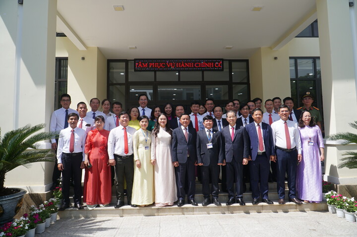 Bí Thư Đảng ủy phường Hải Châu Cao Thị Huyền Trân cho biết, những ngày qua, địa phương tích cực triển khai việc vận hành thử nghiệm chính quyền địa phương hai cấp với các phương án, các cán bộ địa phương nếu cao tinh thần trách nhiệm, sẵn sàng vẫn hành hai cấp chính thức từ ngày 1/7/2025. (Ảnh: Vũ Lê)