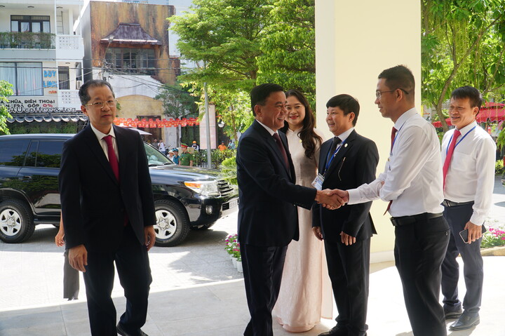 Sáng 30/6, trong khuôn khổ chuyển công tác tại thành phố Đà Nẵng, Ủy viên Bộ Chính trị, Thường trực Ban Bí thư Trung ương Đảng Trần Cẩm Tú đã đến thăm, khảo sát, kiểm tra việc vận hành hoạt động mô hình chính quyền địa phương 2 cấp tại phường Hải Châu (thành phố Đà Nẵng) (Ảnh: Vũ Lê)