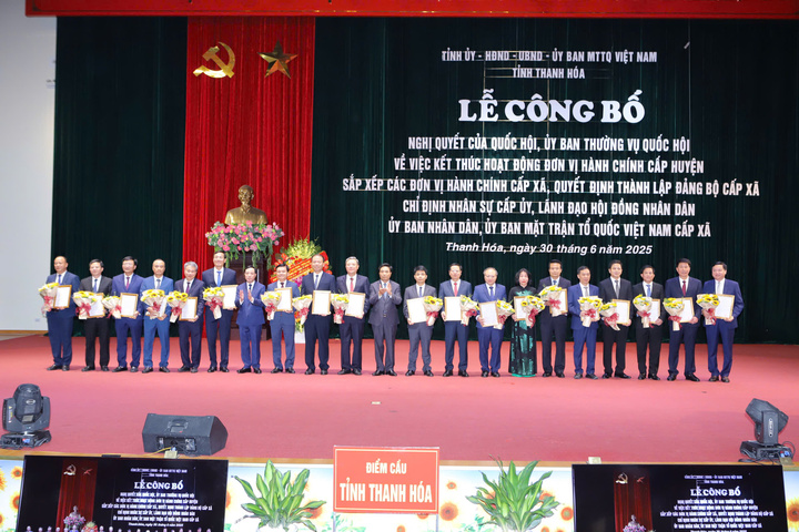 Ông Lê Anh Xuân, Bí thư Thành ủy TP. Thanh Hóa được chỉ định làm Bí thư  phường Hạc Thành. Ảnh: Minh Hiếu