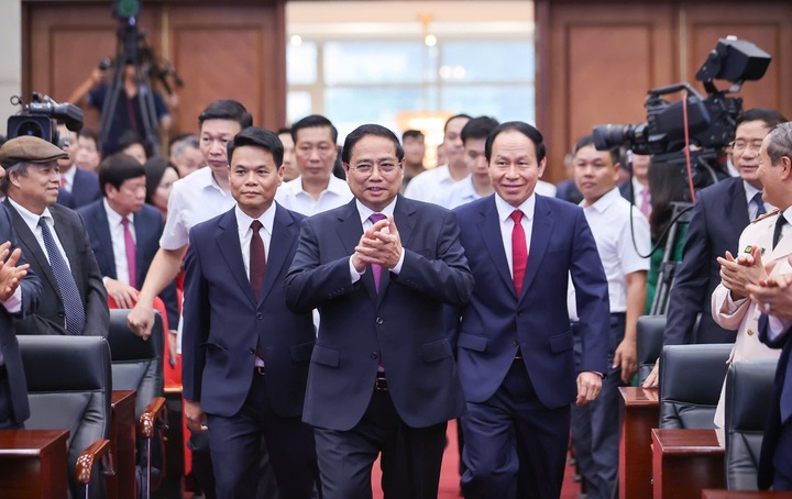 Thủ tướng Phạm Minh Chính tại lễ công bố Okevip link không chặn, Quyết định của Trung ương và địa phương về sáp nhập đơn vị hành chính cấp tỉnh, cấp xã, kết thúc hoạt động đơn vị hành chính cấp huyện tại TP. Hải Phòng