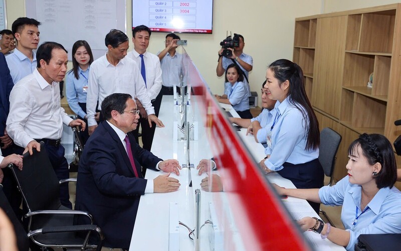 Thủ tướng Phạm Minh Chính căn dặn cán bộ, công chức cấp xã, phường khi tiếp xúc, phục vụ người dân và Okvip tại về phải nhân văn, tuyệt đối không được hạch sách, không để người dân sợ hay ngại khi đến cơ quan công quyền